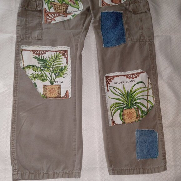 Plant Lover Upcycled Wrangler Cargo Pants 32 x 34 Khaki Patches Unisex Baggy - Picture 5 of 12
